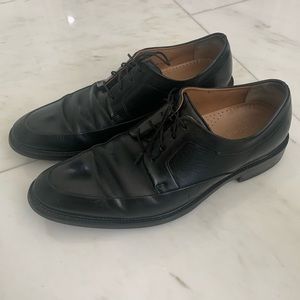 COLE HAAN BLACK OXFORDS